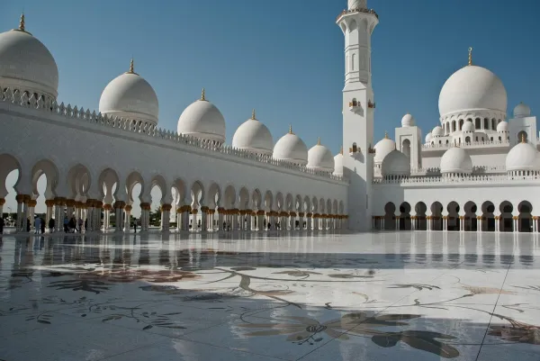 Abu Dhabi — flights from €19