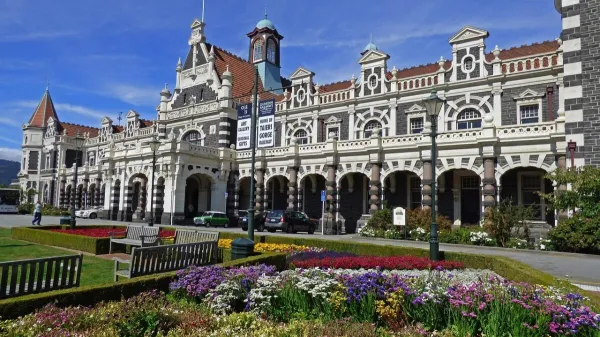 Dunedin — flights from €71