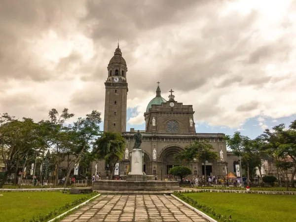 Manila skyline — flights from Riyadh from €214, cheapest in September