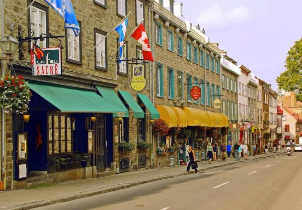 Quebec — flights from €42