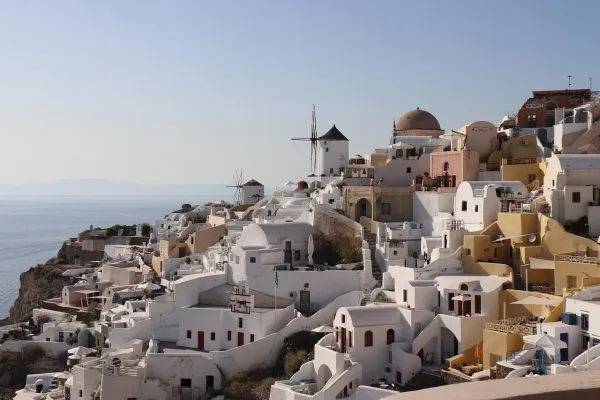 Santorini — flights from €15