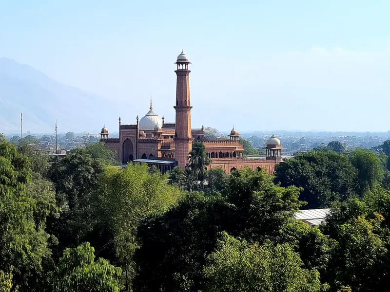Srinagar — flights from €53