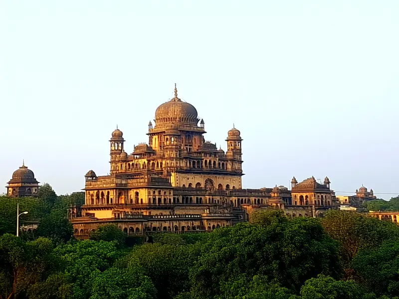 Vadodara skyline — flights from Mumbai from €50, cheapest in December